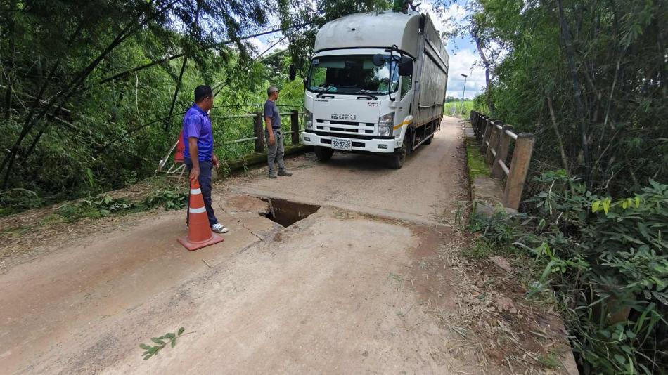 เเจ้งข่าว ผู้ใช้เส้นทางบ้านโนนยาง - บ้านโป่ง   ขณะนี้ไม่สามารถสัญจรได้เนื่องจากคอสะพานชำรุด  โปรดใช้เส้นทางอื่น